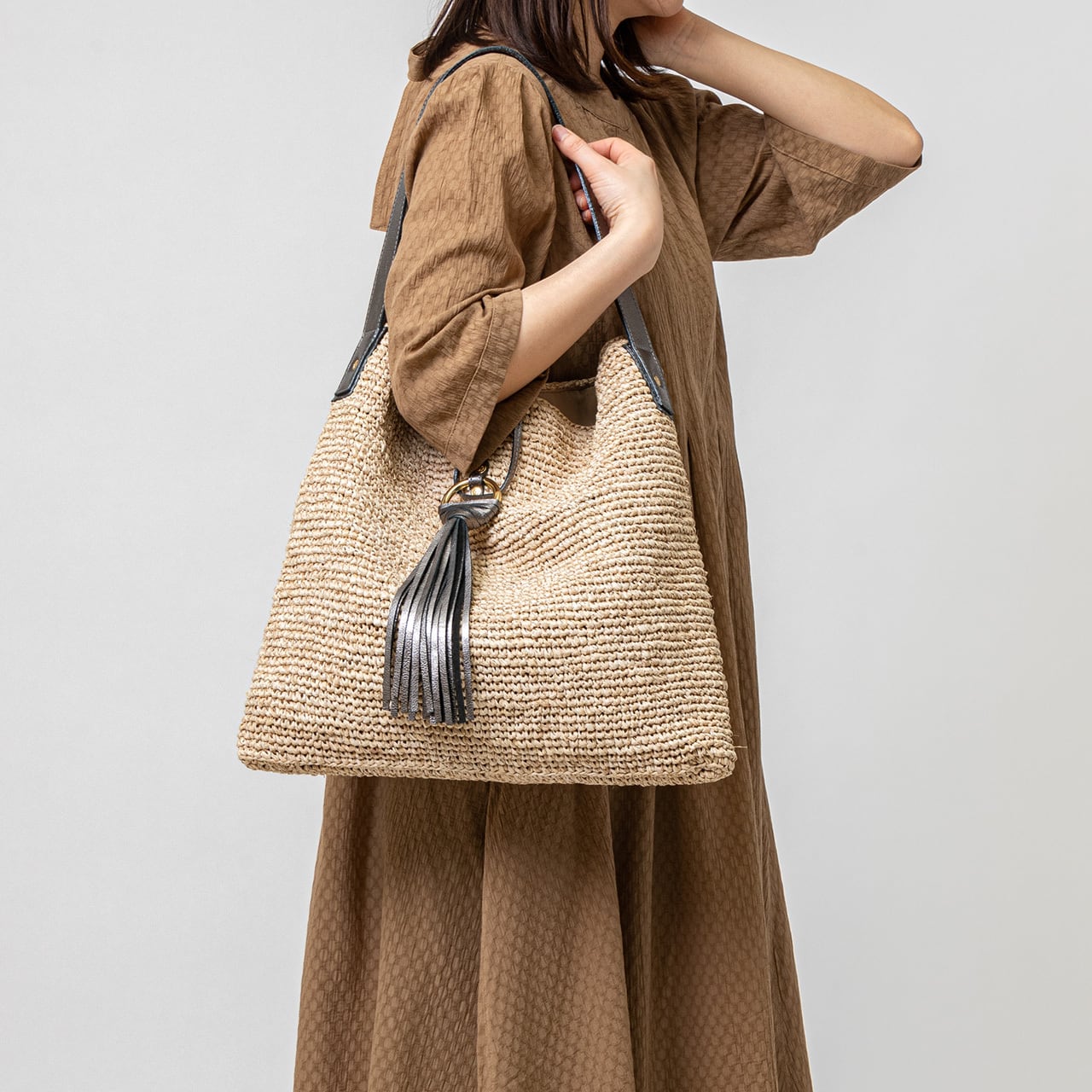 [Japanese brand] "ikot" Raffia shoulder bag