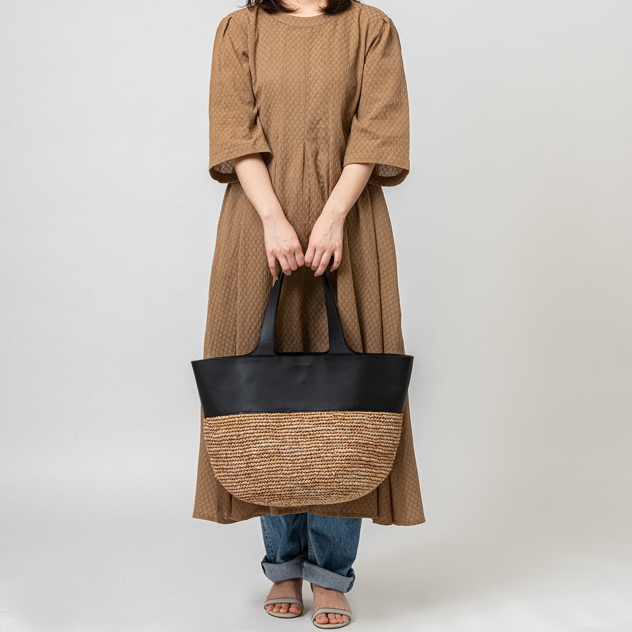[Japanese brand] "ikot" Leather x Raffia tote bag